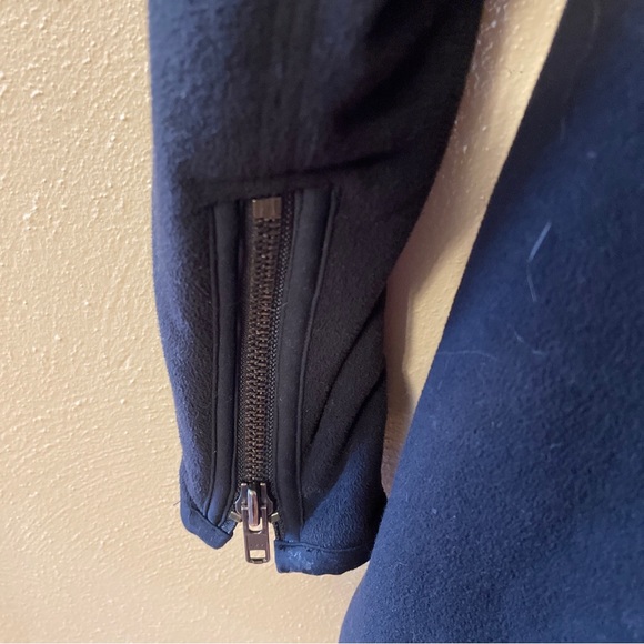 LuluLemon wrap coat size 4 black with fur lining - Picture 4 of 4